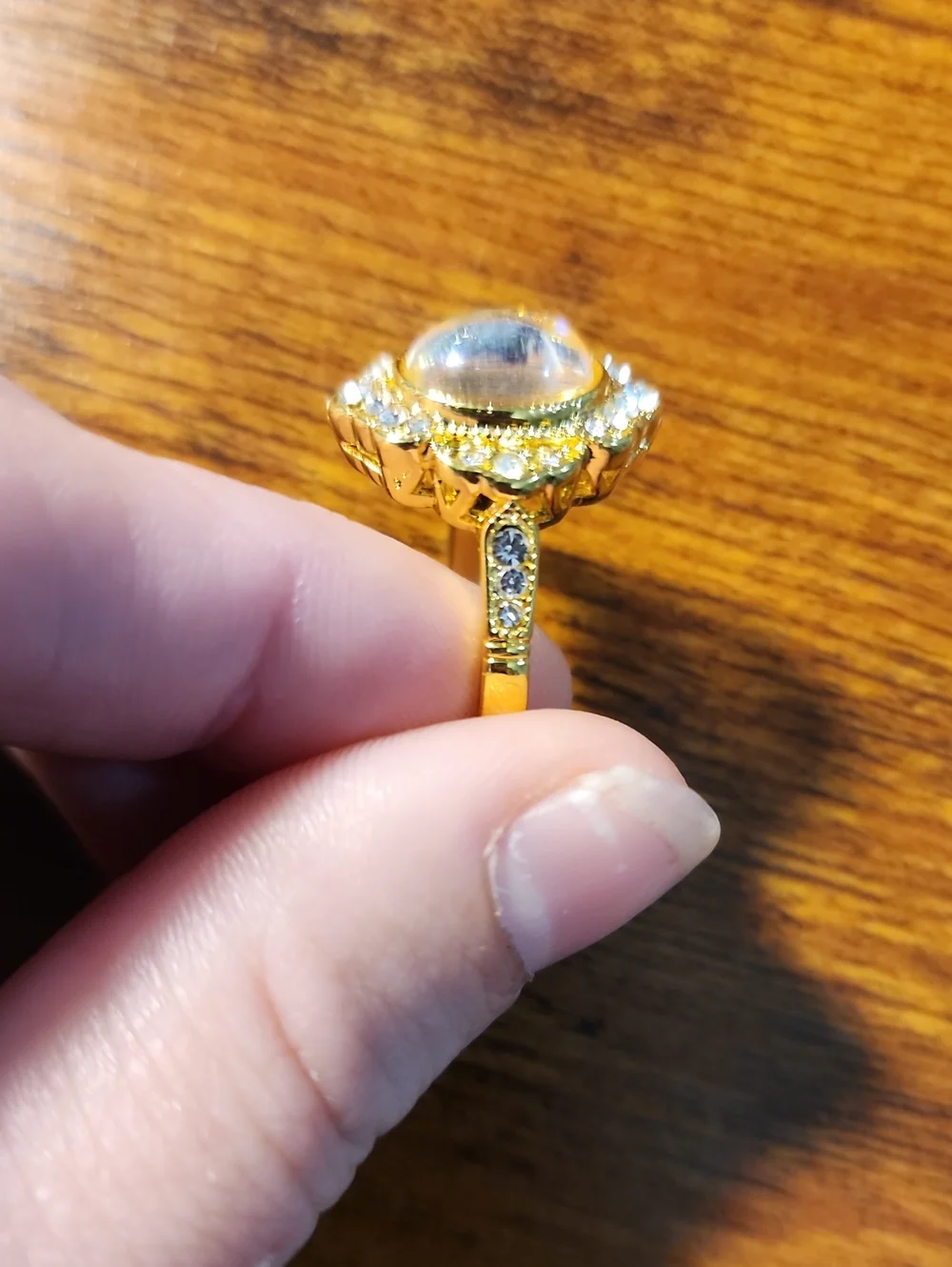 New Imitation Celebrity Style Gold OpalOval Diamond Ring Simple Fashion Luminous